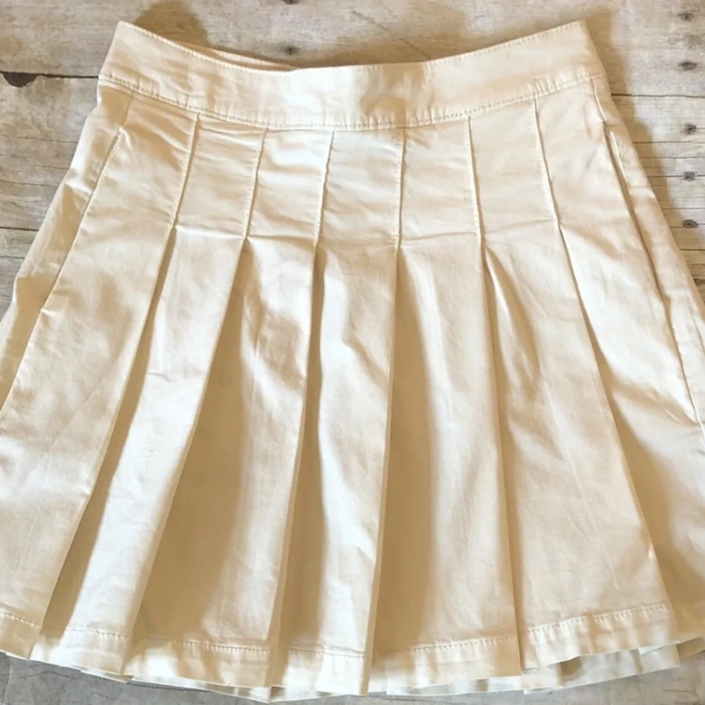 American Eagle AE Super High Waisted Pleated Tennis Skirt Cream Size 00 NWOT